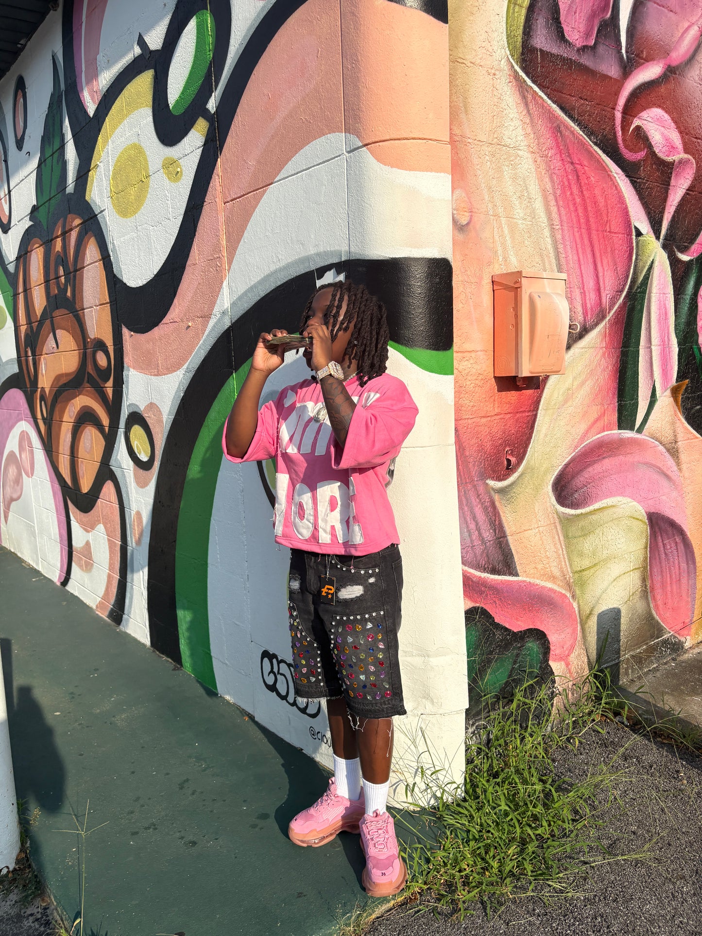 “SMILE MORE” (PINK) DROP
SHOULDER OVERSIZED CROPPED TEE