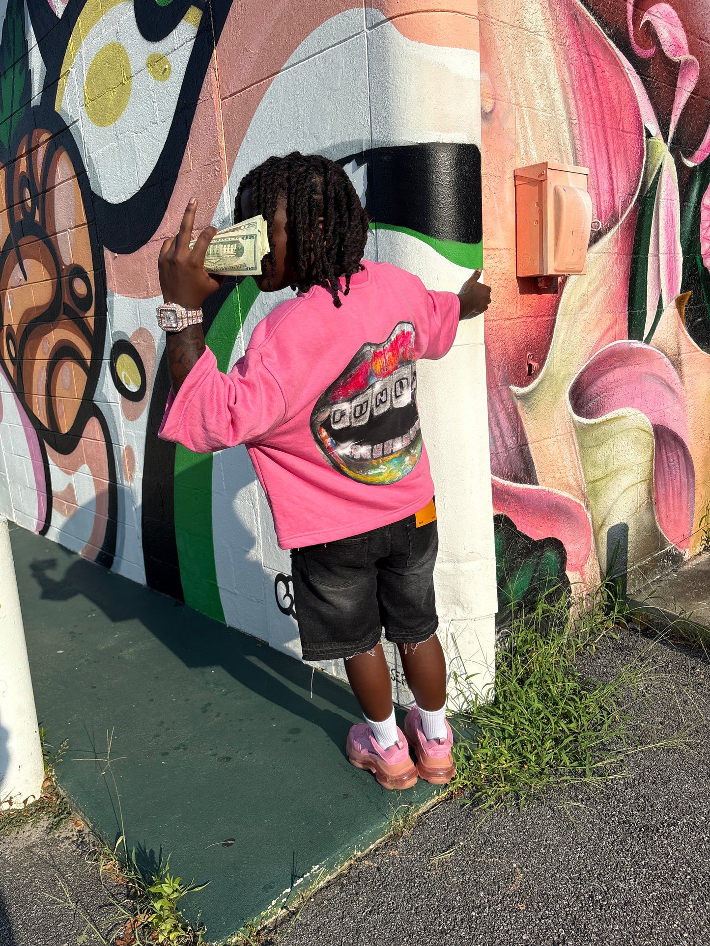 “SMILE MORE” (PINK) DROP
SHOULDER OVERSIZED CROPPED TEE