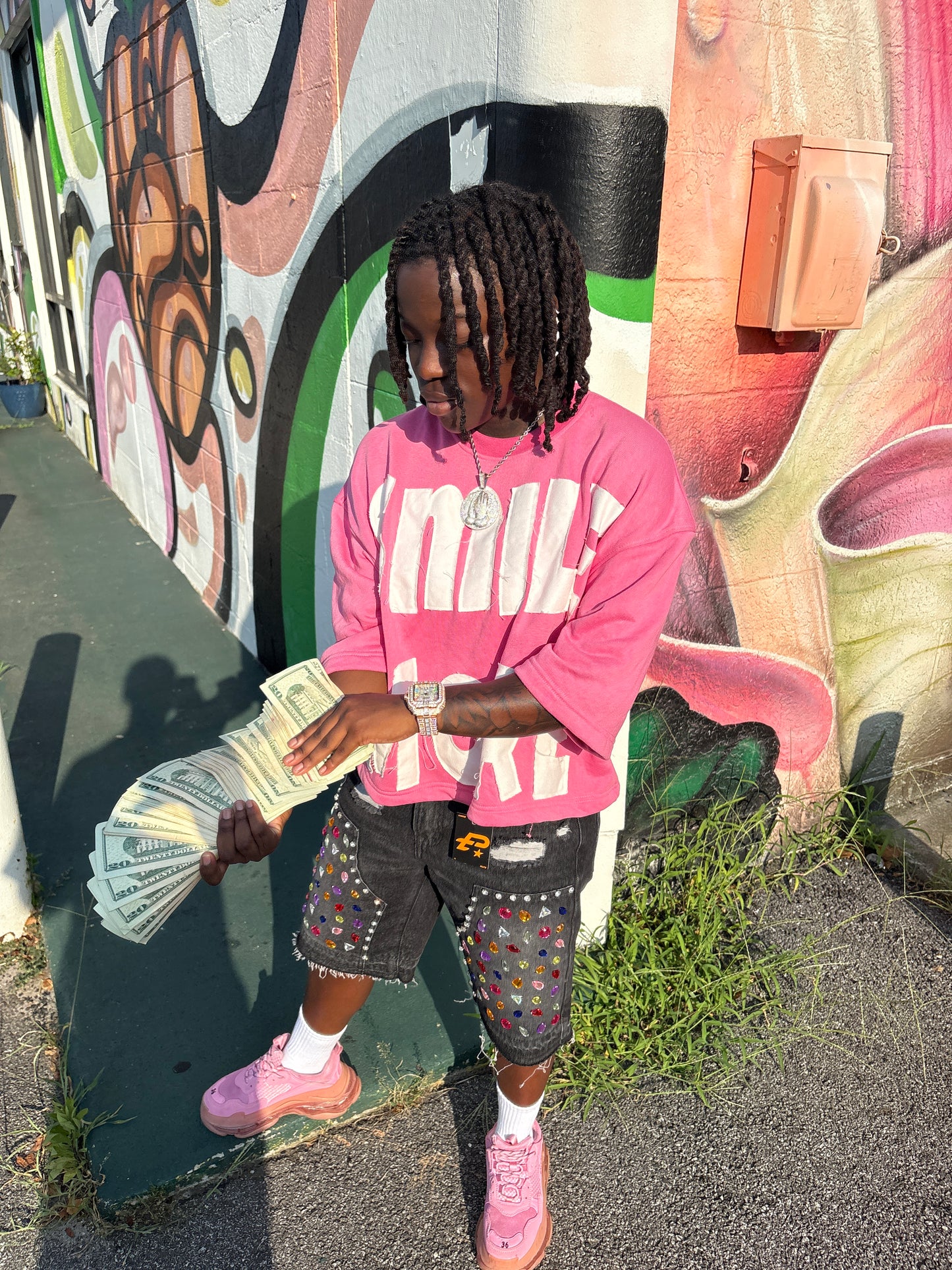 “SMILE MORE” (PINK) DROP
SHOULDER OVERSIZED CROPPED TEE