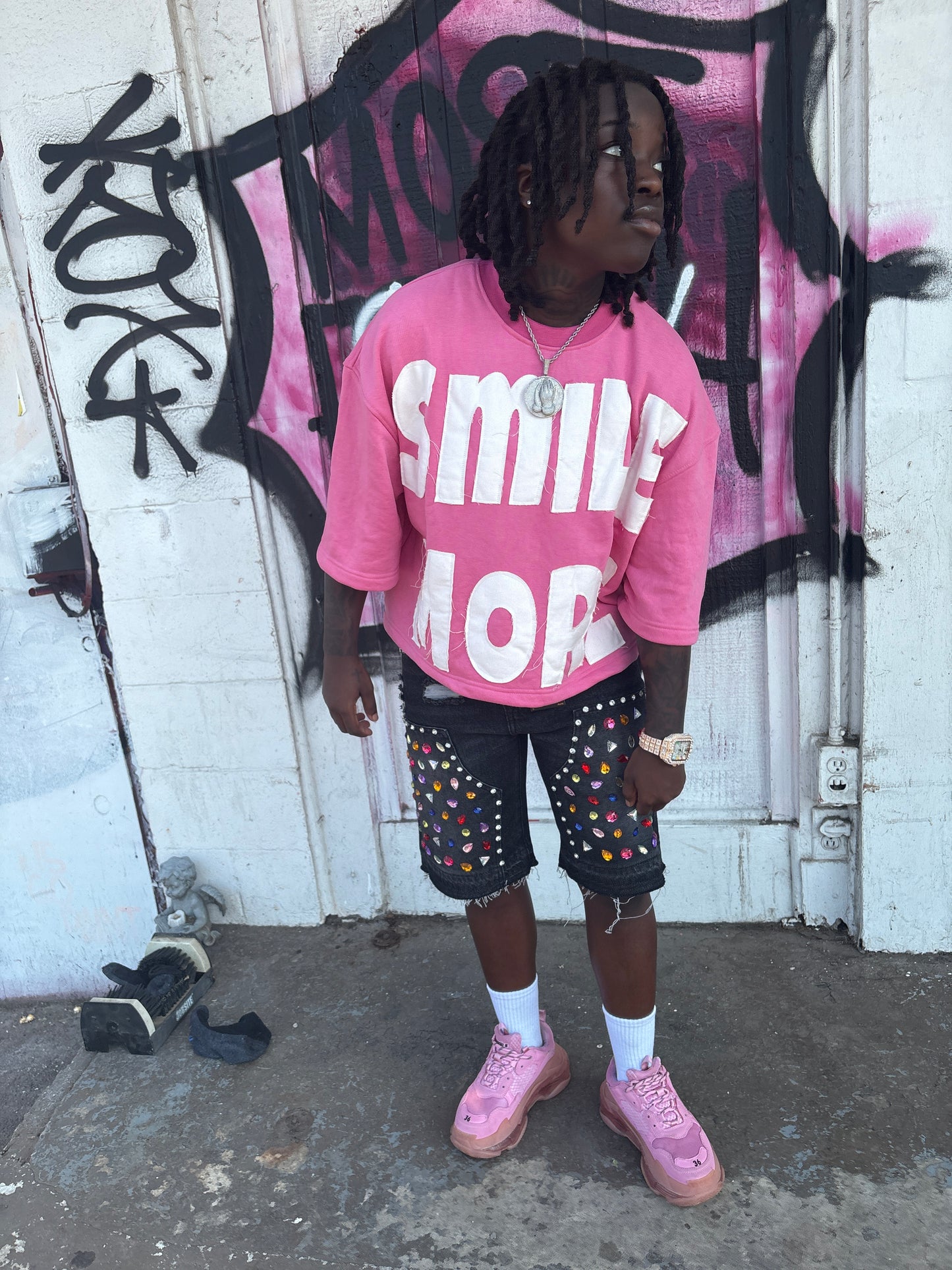 “SMILE MORE” (PINK) DROP
SHOULDER OVERSIZED CROPPED TEE